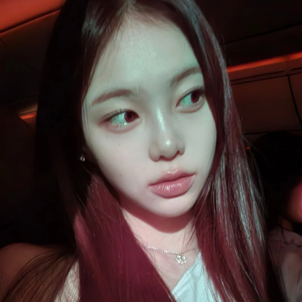 女神发新图了通通闪开