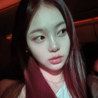 女神发新图了通通闪开