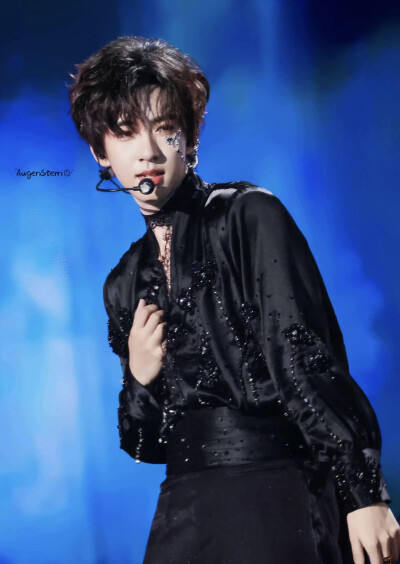 海口演唱会 抓到了一只贺峻霖