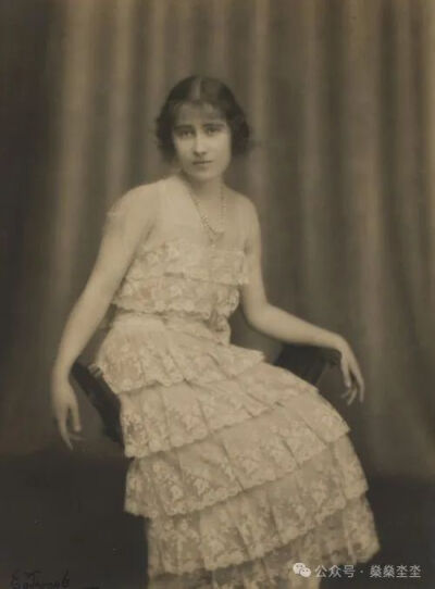 伊丽莎白·安格拉·玛格丽特·鲍斯-莱昂