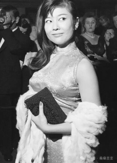 年轻时的周采芹