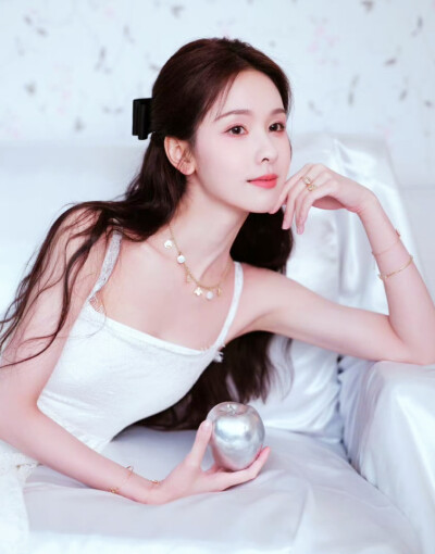 陈都灵