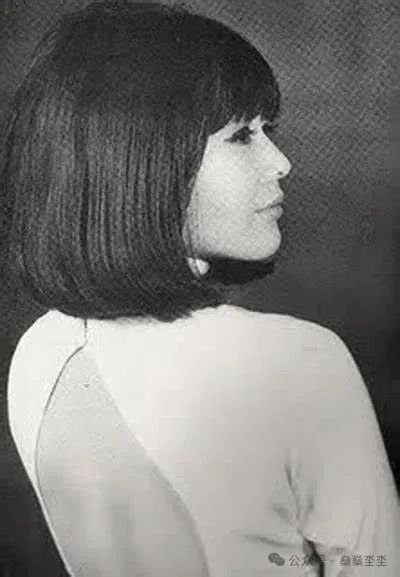 年轻时的周采芹