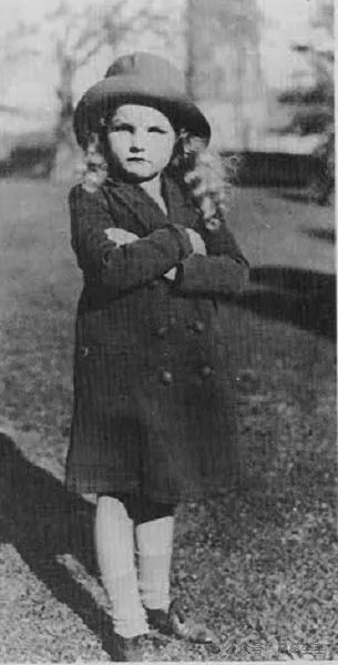 年幼的杰西卡·露西·弗里曼·米特福德