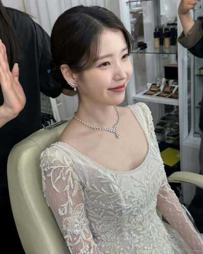 IU