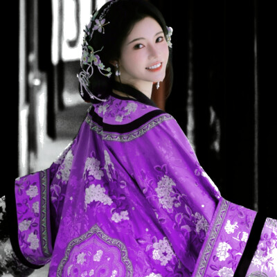 一九九七 春 ：她来自于宅院里的夜莺