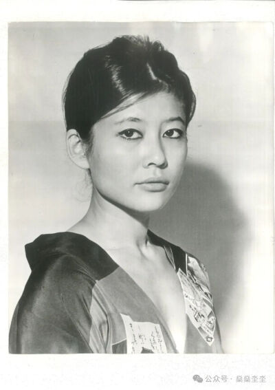 年轻时的周采芹