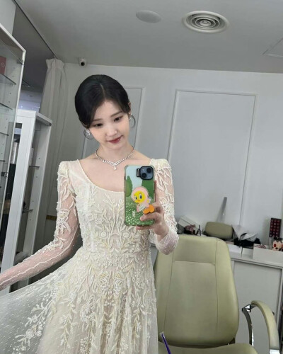 IU
