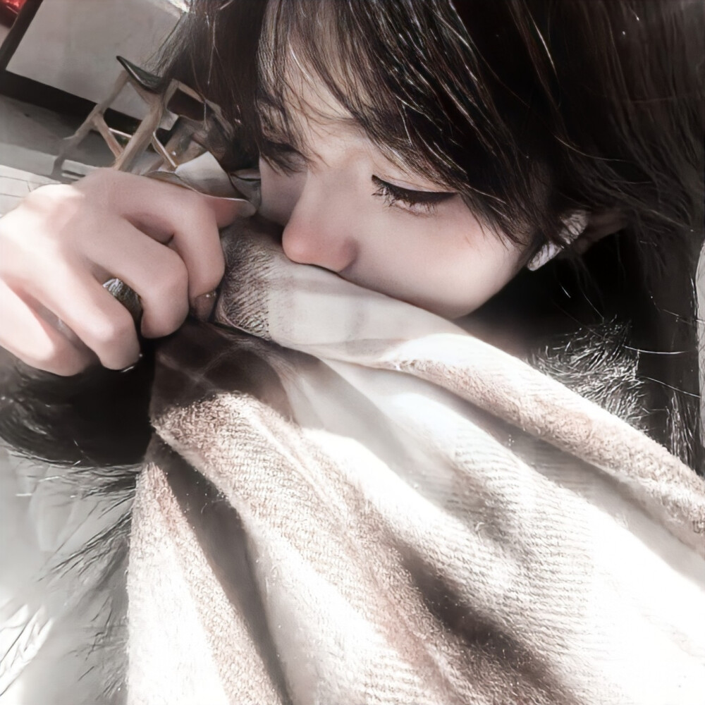 我们的距离是0.6厘米，那是屏幕的厚度，如果我的眼泪滴下去，你那里会下连绵不断的雨吗ovo