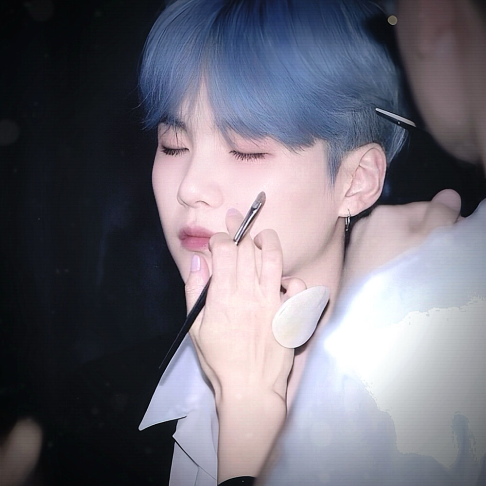 闵玧其
所以爱意摇摆的人最后也没有一起吹晚风 