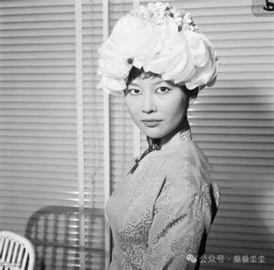 年轻时的周采芹