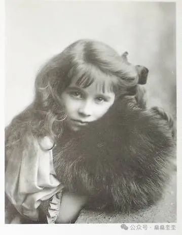 年幼时的伊丽莎白·鲍斯-莱昂