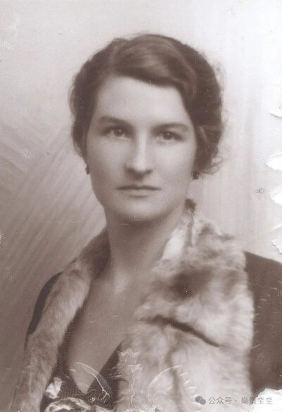 年轻的维吉尼亚·霍尔