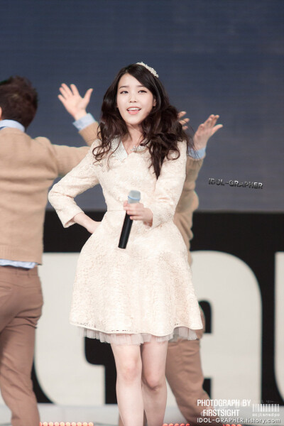 IU