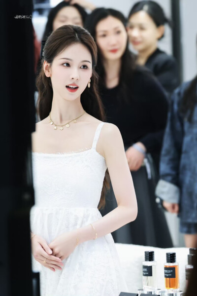 cr.胡萝卜雨丨陈都灵