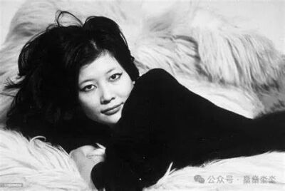 年轻时的周采芹