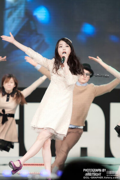 IU