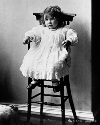 伊丽莎白·安格拉·玛格丽特·鲍斯-莱昂