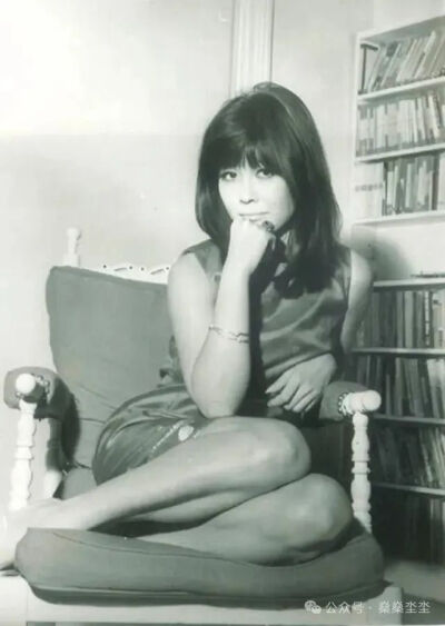 年轻时的周采芹