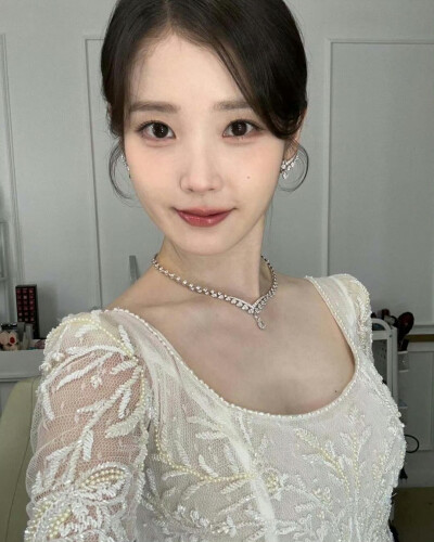 IU