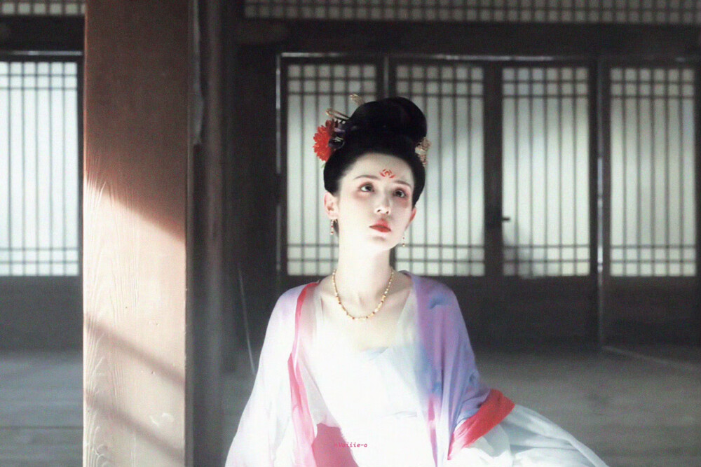 哈妮克孜*季离 ​​​