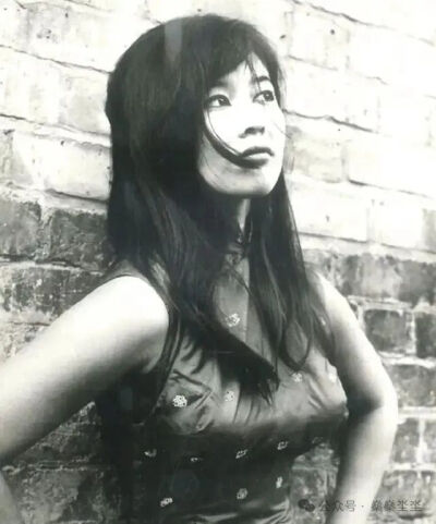 年轻时的周采芹