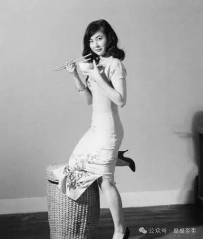 年轻时的周采芹