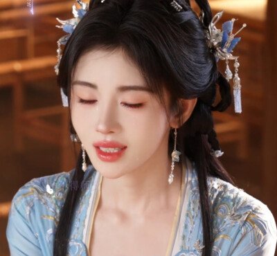 鞠婧祎