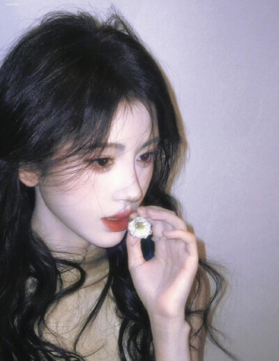 鞠婧祎.
