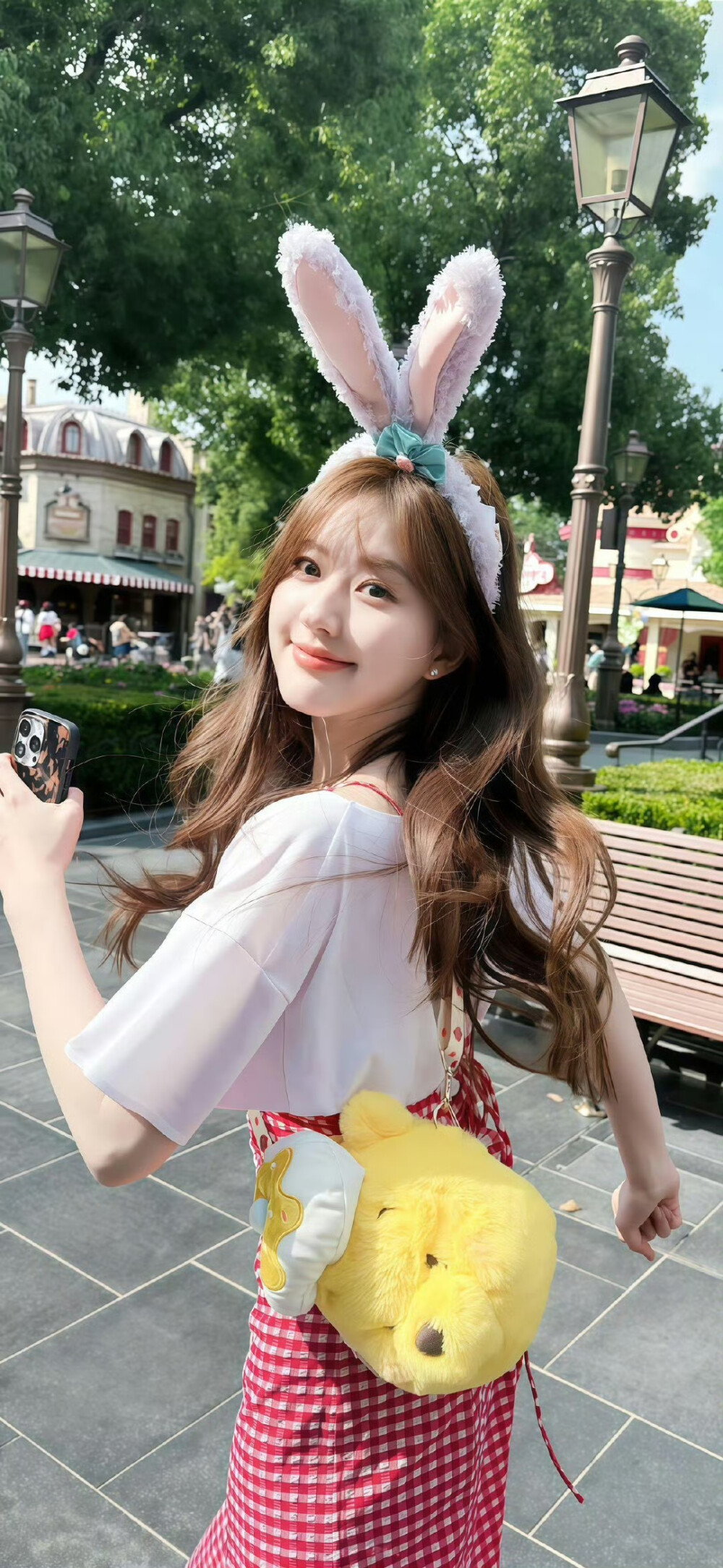 赵露思-背景图.