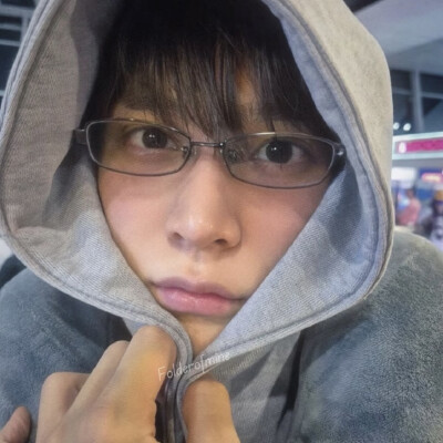眼镜男