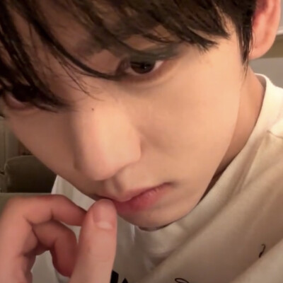 正在看着你目不转睛
