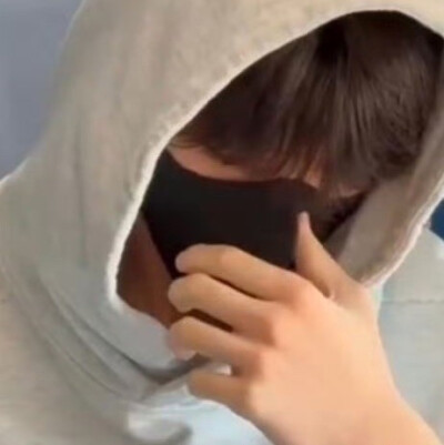 黑色铆钉