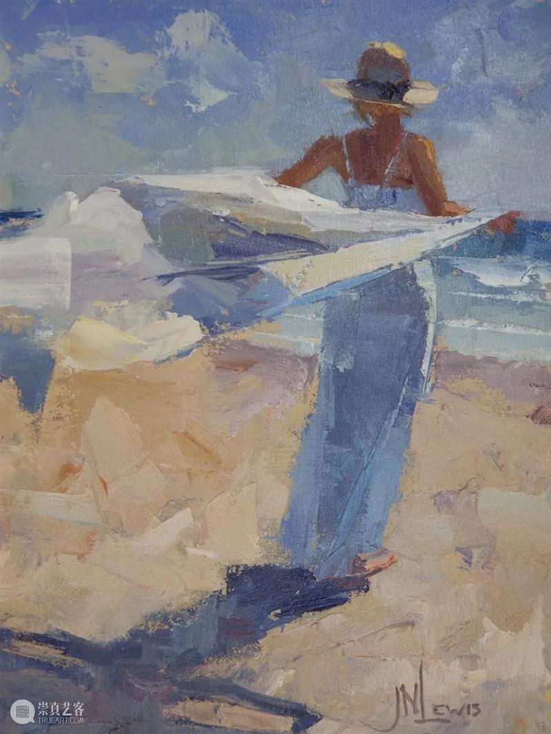 在望向大海的时刻，
我看见夏天是蓝色的
呼吸也开始透明
清澈的浪涌代替了语言
阳光蔚然
覆盖所有阴天的记忆！
沿着山路寻找夏天
阳光遍地
裙裾飘飘！
孔雀蓝的张扬
铺展漫天野遍的华丽
转身 夏天背后
暗香浮动！
夏夜微凉
鼓舞的白帆承载了远飞的梦想
回头 听到风在诉说
如果可以
请带我一起飞翔！
摆一个最舒服的姿势
在纯色中净化身心
原来简单才是最美的！
宛如含羞的新娘
每一寸皮肤都在细心感知夏意温存
空气柔情万种酝酿一种蕾丝的甜梦！