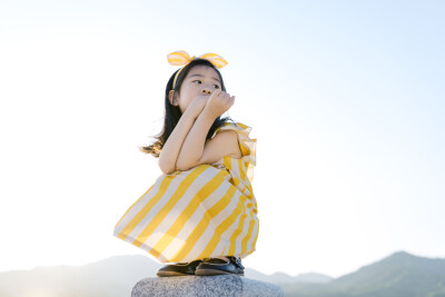 养孩子的快乐
摄影：洪小漩
出镜：家人
日常与身边人的交流中，已经好几次聊到幼小衔接的话题。
这方面，我尚未做过功课，对于行情也不甚了解。因此，当得知大家所报的机构需要7000多的时候，简直倒抽一口凉气。…