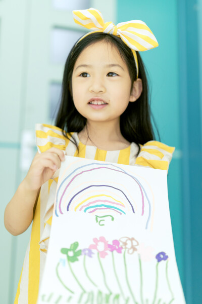 养孩子的快乐
摄影：洪小漩
出镜：家人
日常与身边人的交流中，已经好几次聊到幼小衔接的话题。
这方面，我尚未做过功课，对于行情也不甚了解。因此，当得知大家所报的机构需要7000多的时候，简直倒抽一口凉气。…