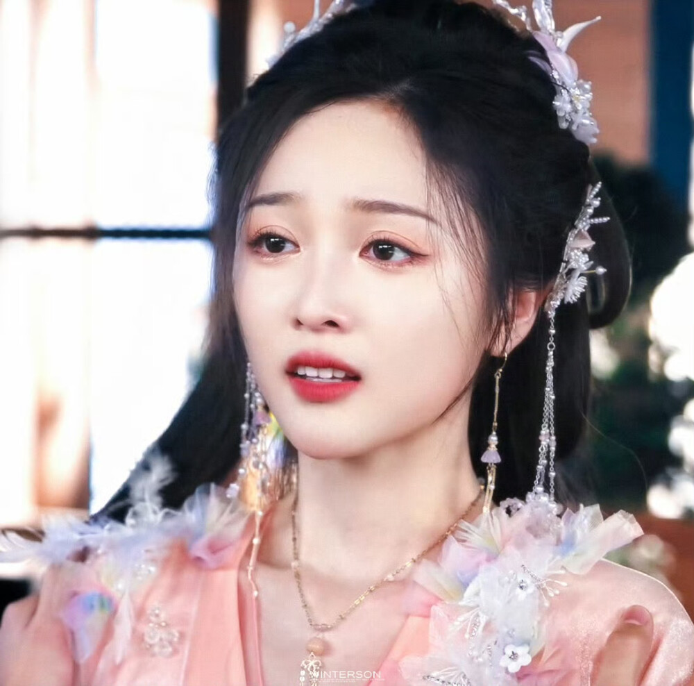 吴宣仪×王权醉 ​​​
淮水竹亭 ​​​