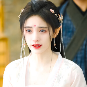鞠婧祎