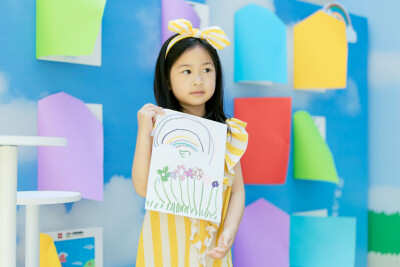 养孩子的快乐
摄影：洪小漩
出镜：家人
日常与身边人的交流中，已经好几次聊到幼小衔接的话题。
这方面，我尚未做过功课，对于行情也不甚了解。因此，当得知大家所报的机构需要7000多的时候，简直倒抽一口凉气。…