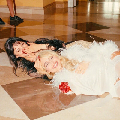Sabrina Carpenter, Jenna Ortega