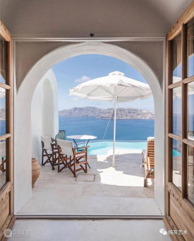 喜欢简化眼里看到的世界。他像猫一样，专注地观察者周围的一切，却只在画面里留下最有趣的物件，温柔又治愈。