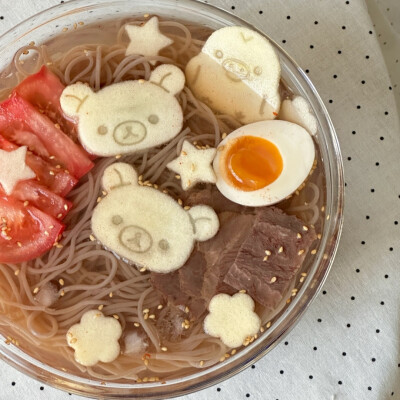 轻松熊背景图