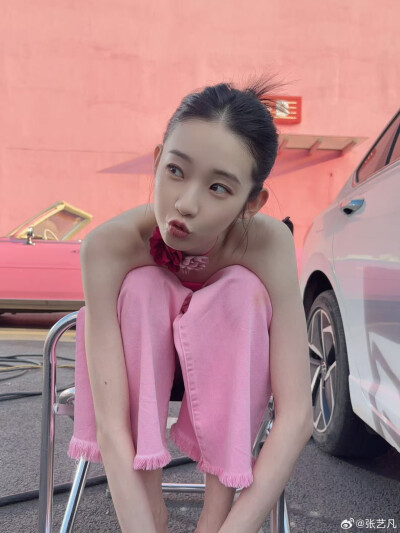 张艺凡