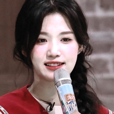 卢昱晓
cr耀喝牛奶