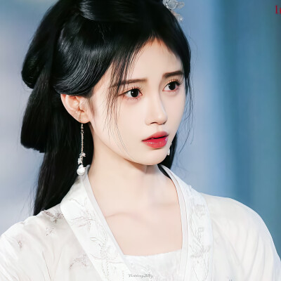 鞠婧祎