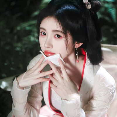 鞠婧祎