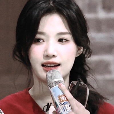 卢昱晓
cr耀喝牛奶