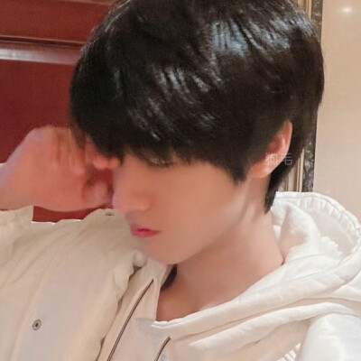 再也不愿见你在深夜里买醉