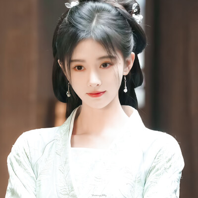 鞠婧祎