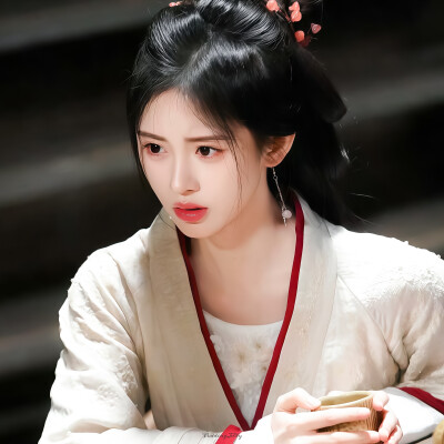 鞠婧祎